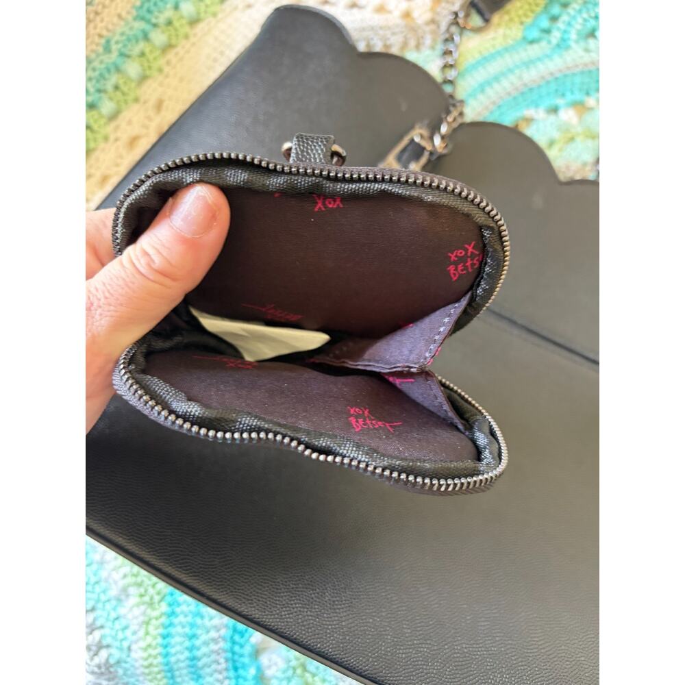 Betsey Johnson large black tote with heart shaped zip pouch attached accessory - Picture 10 of 16